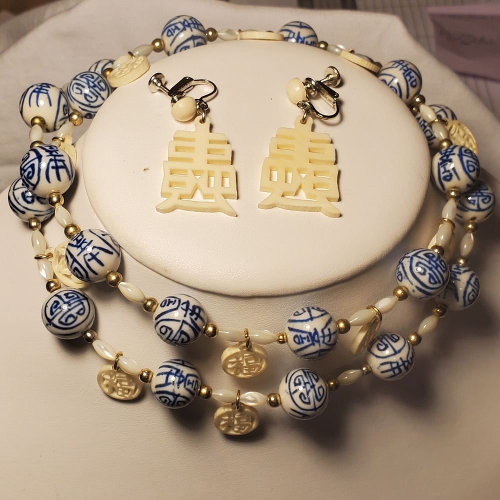 Very unique oriental bead VINTAGE necklace